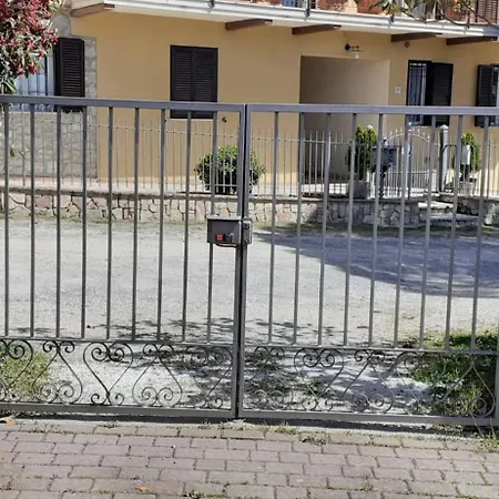 Privata In Con Ingresso Indipendente E Grande Giardino Affittacamere 3*