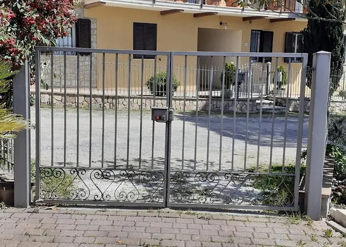 Privata In Con Ingresso Indipendente E Grande Giardino Affittacamere 3*