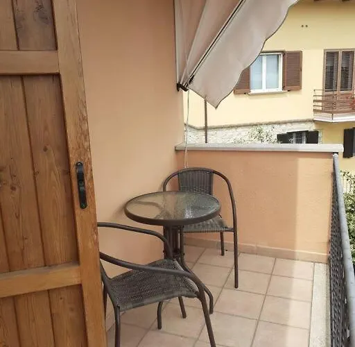 Privata In Con Ingresso Indipendente E Grande Giardino Affittacamere 3*