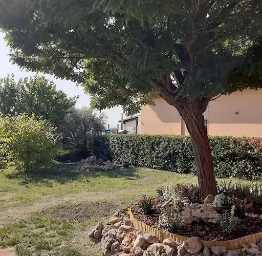 Privata In Con Ingresso Indipendente E Grande Giardino 3*